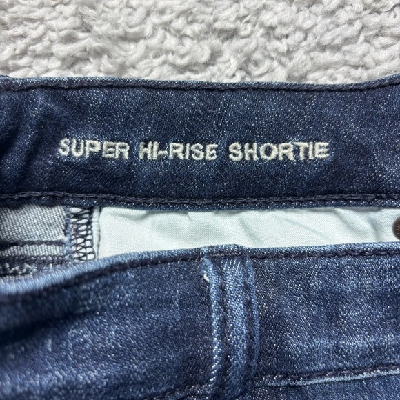 American Eagle Shorts Womens 6 Super Hi Rise Shortie Stretch Dark Wash Raw Hem - Picture 2 of 5